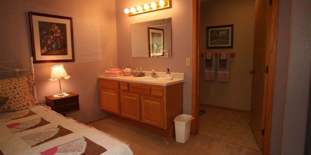 Western Pleasure Guest Ranch Sandpoint Eksteriør billede